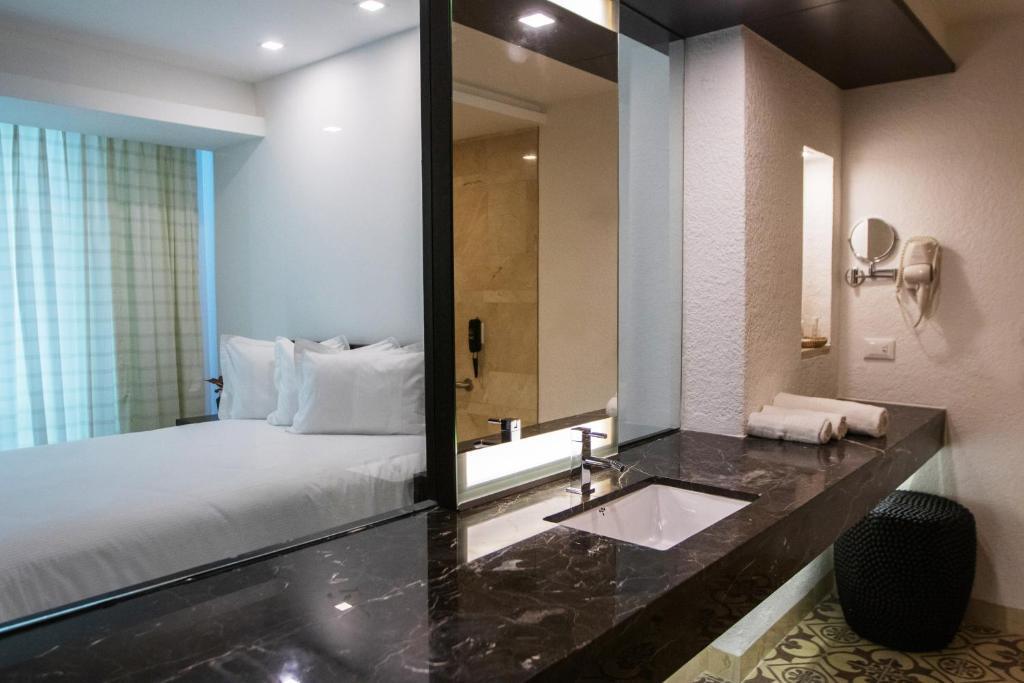Eurobuilding Hotel & Suites Lecheria Экстерьер фото
